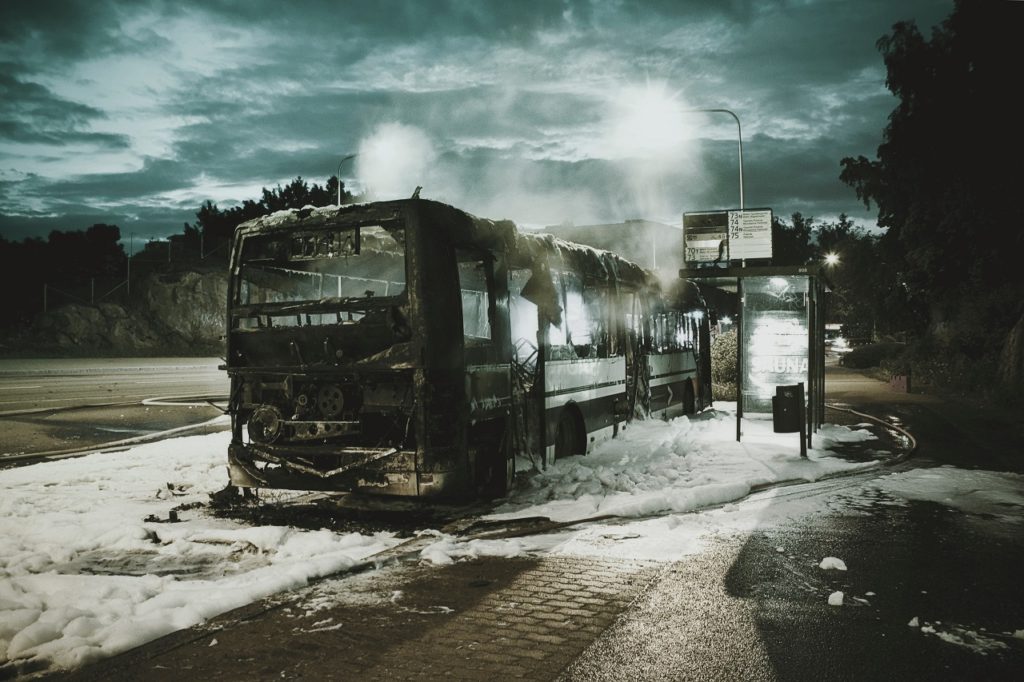 bus burn after accident